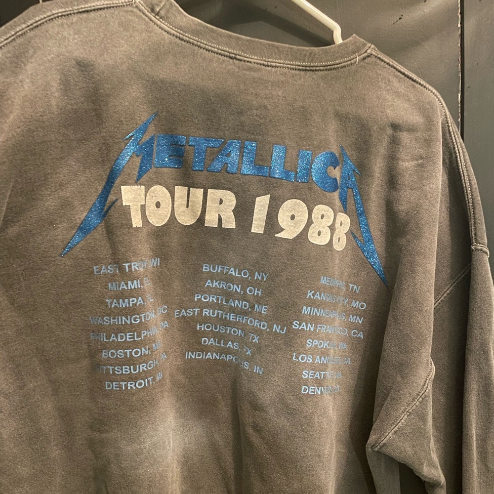 Vintage Metallica crewneck in good condition